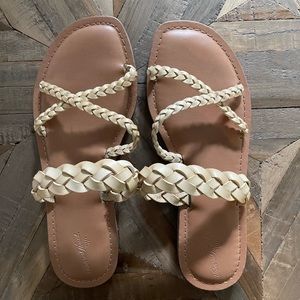 Universal Thread Sandals